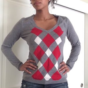 ⬇️$18 NY&Co Argyle Pattern Sweater (Diamond Print)